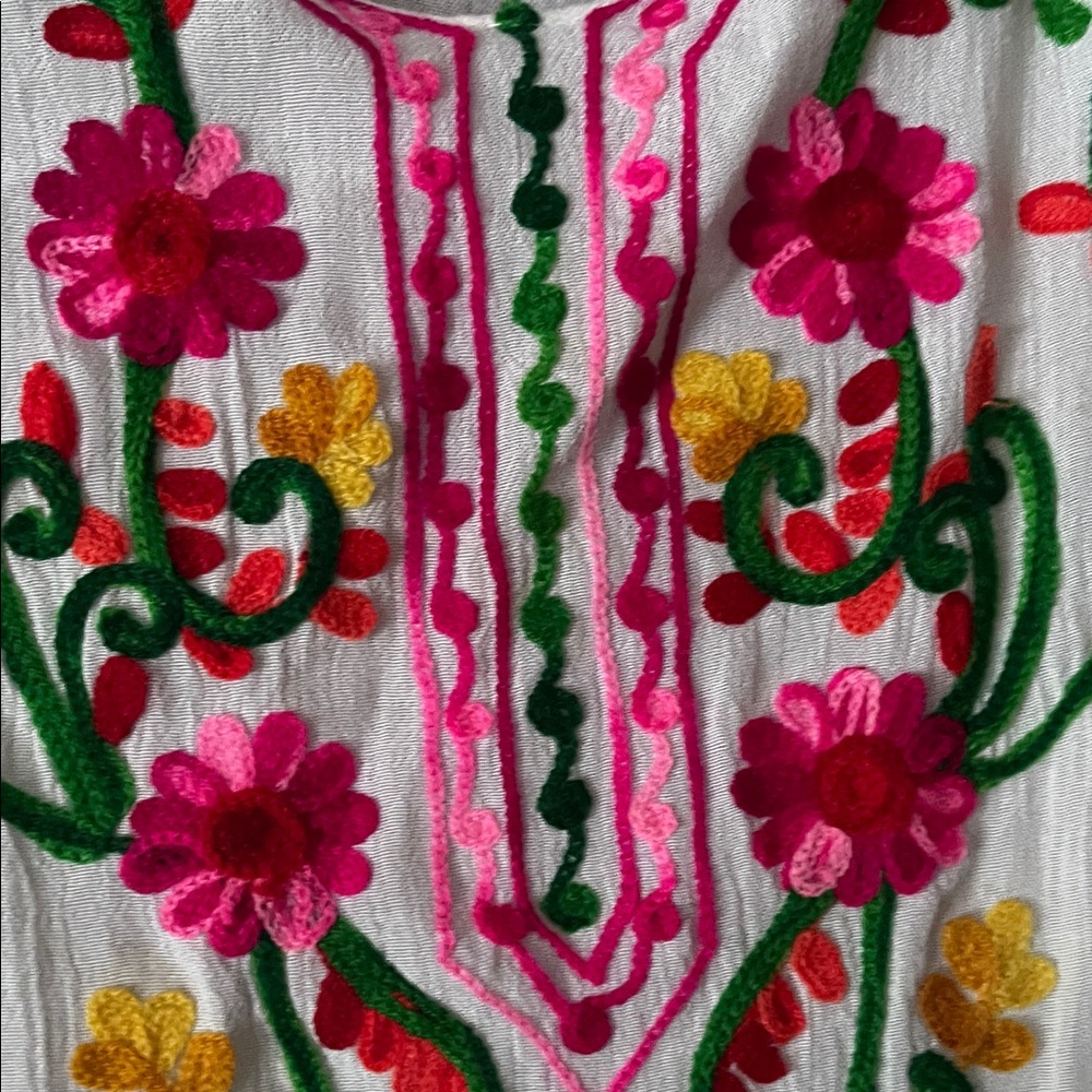 Cute Options Embroidered White Tunic Top - Picture 4 of 4